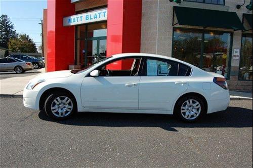 Nissan Altima 2011 photo 1