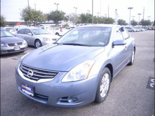 Nissan Altima 2011 photo 2