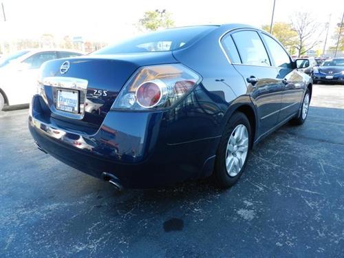 Nissan Altima 2011 photo 2