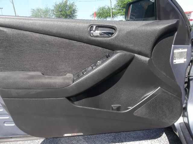 Nissan Altima 2011 photo 2