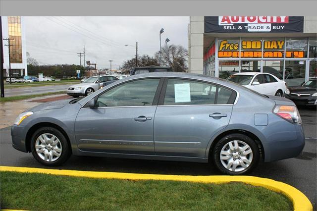 Nissan Altima 2011 photo 1
