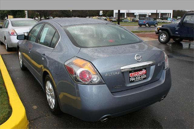 Nissan Altima 2011 photo 2