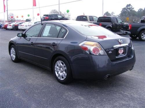 Nissan Altima 2011 photo 2