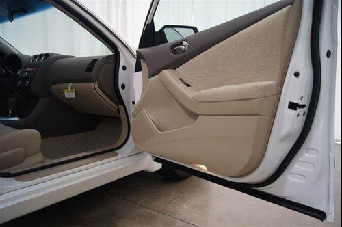Nissan Altima 2011 photo 4