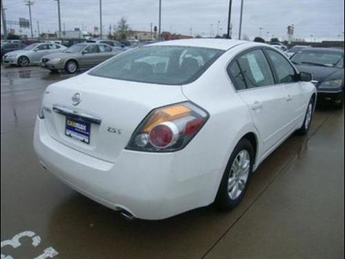 Nissan Altima 2011 photo 4