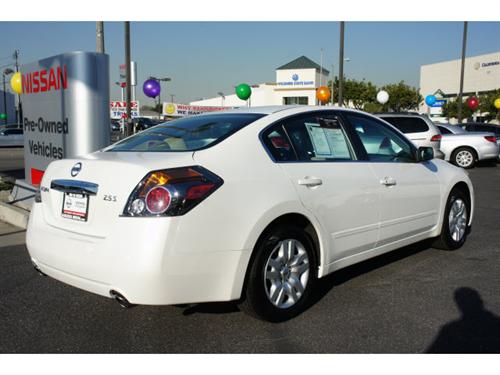 Nissan Altima 2011 photo 2