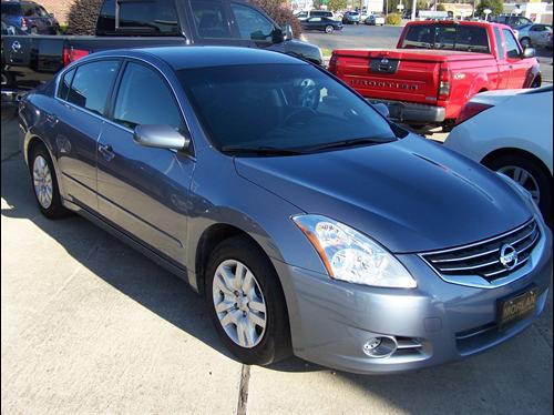 Nissan Altima 2011 photo 2