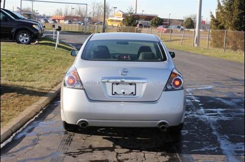 Nissan Altima 2011 photo 4