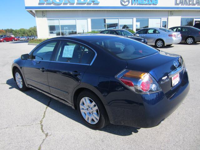 Nissan Altima 2011 photo 2