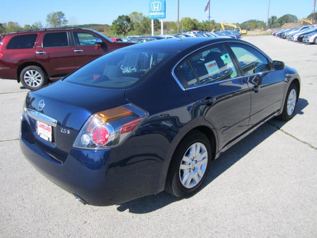 Nissan Altima 2011 photo 3