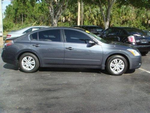 Nissan Altima 2011 photo 2