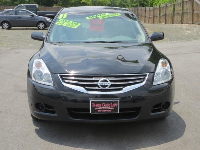 Nissan Altima 2011 photo 2