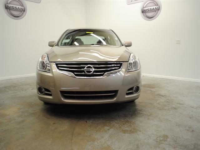 Nissan Altima 2011 photo 1