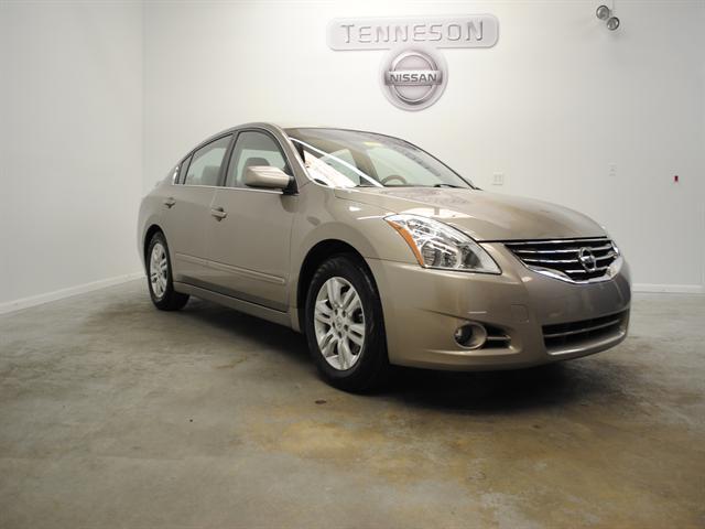 Nissan Altima 2011 photo 2