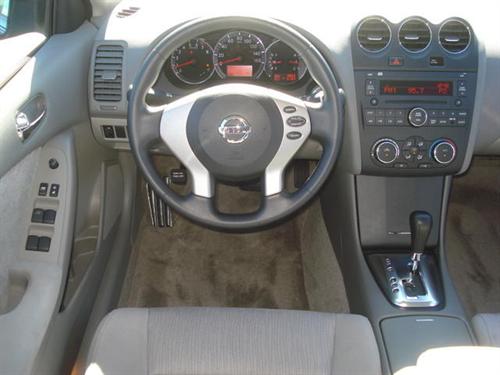 Nissan Altima 2011 photo 4