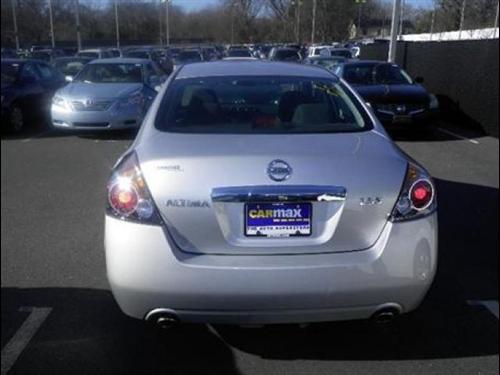 Nissan Altima 2011 photo 4