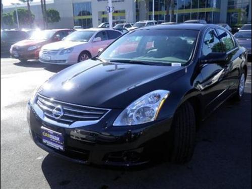 Nissan Altima 2011 photo 2