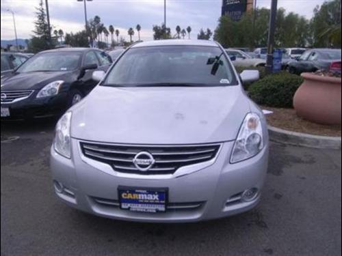Nissan Altima 2011 photo 1