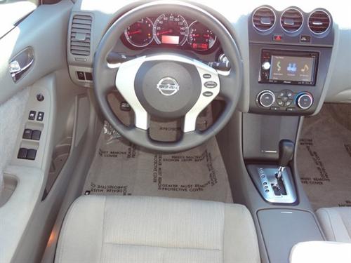 Nissan Altima 2011 photo 1