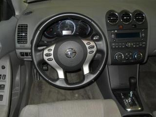 Nissan Altima 2011 photo 1