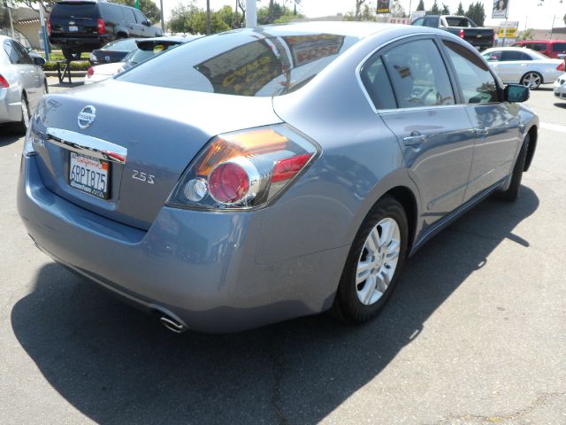 Nissan Altima Pickupslt Quad Cab SWB 4WD 4x4 Truck Sedan