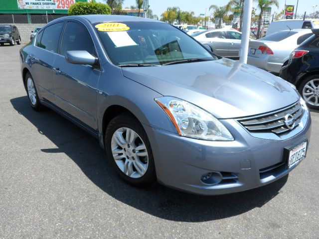 Nissan Altima 2011 photo 1
