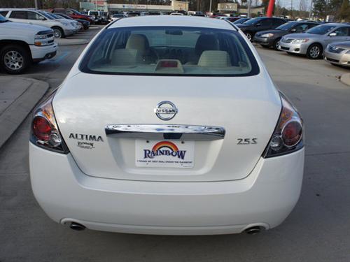 Nissan Altima 2011 photo 1