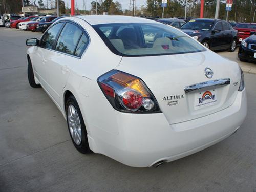 Nissan Altima 2011 photo 2