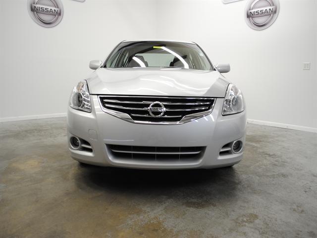 Nissan Altima 2011 photo 1