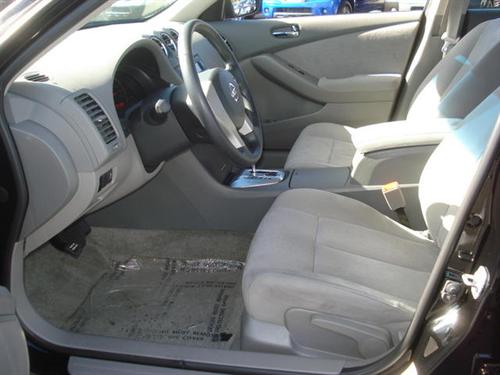 Nissan Altima 2011 photo 2
