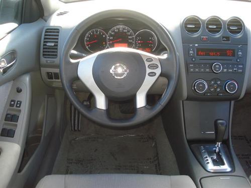 Nissan Altima 2011 photo 4