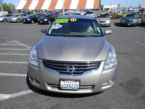 Nissan Altima 2011 photo 2