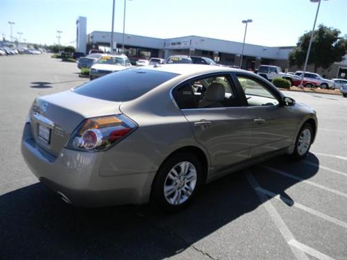 Nissan Altima 2011 photo 4