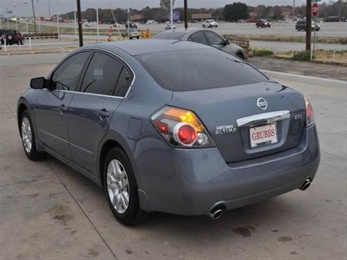 Nissan Altima 2011 photo 4