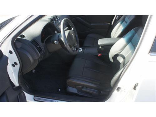 Nissan Altima 2011 photo 2