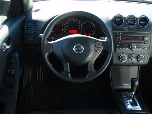 Nissan Altima 2011 photo 1