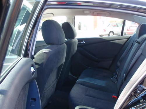 Nissan Altima 2011 photo 2