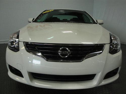 Nissan Altima 2011 photo 1