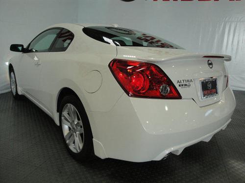 Nissan Altima 2011 photo 4