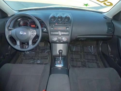 Nissan Altima 2011 photo 2