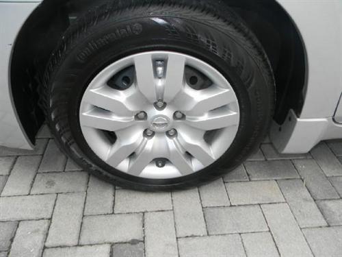 Nissan Altima 2011 photo 2