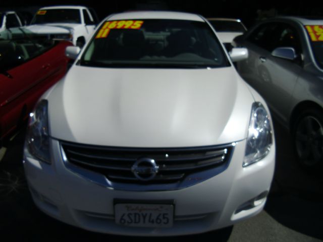 Nissan Altima Pickupslt Quad Cab SWB 4WD 4x4 Truck Sedan
