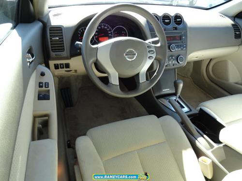 Nissan Altima 2011 photo 1