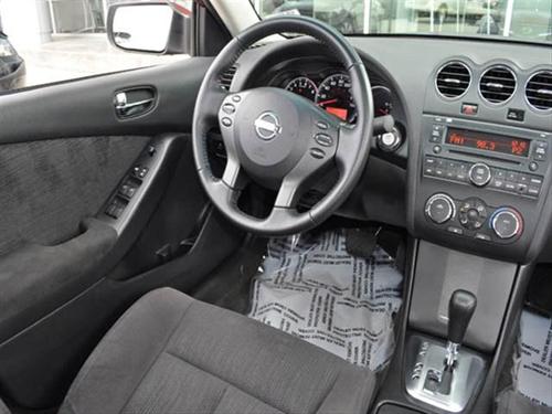 Nissan Altima 2011 photo 1