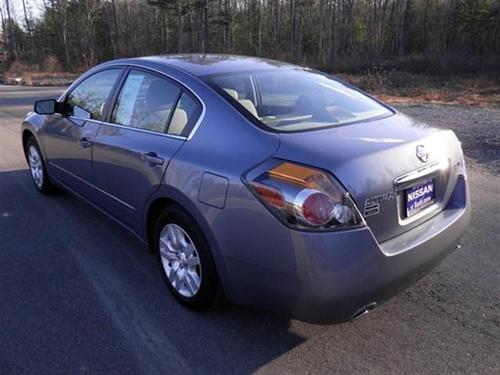 Nissan Altima 2011 photo 2