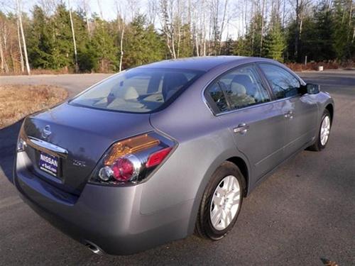 Nissan Altima 2011 photo 4