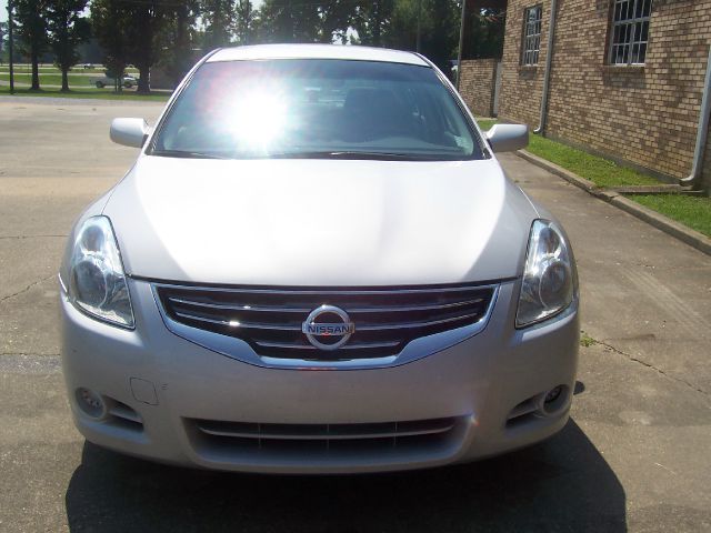 Nissan Altima 2011 photo 1