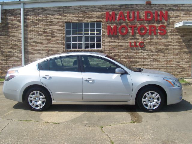 Nissan Altima 2011 photo 2