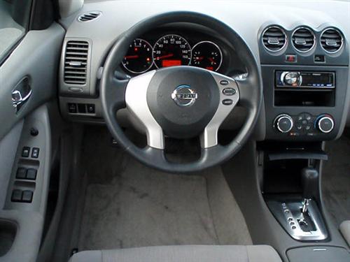 Nissan Altima 2011 photo 1