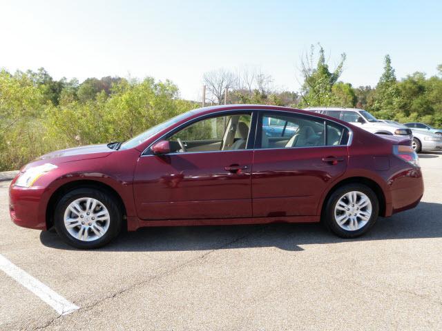 Nissan Altima 2011 photo 1